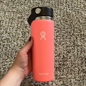 Hydroflask 20 oz water bottle